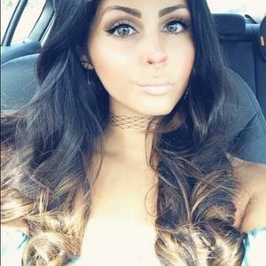 Meet your Posher, Dahlia